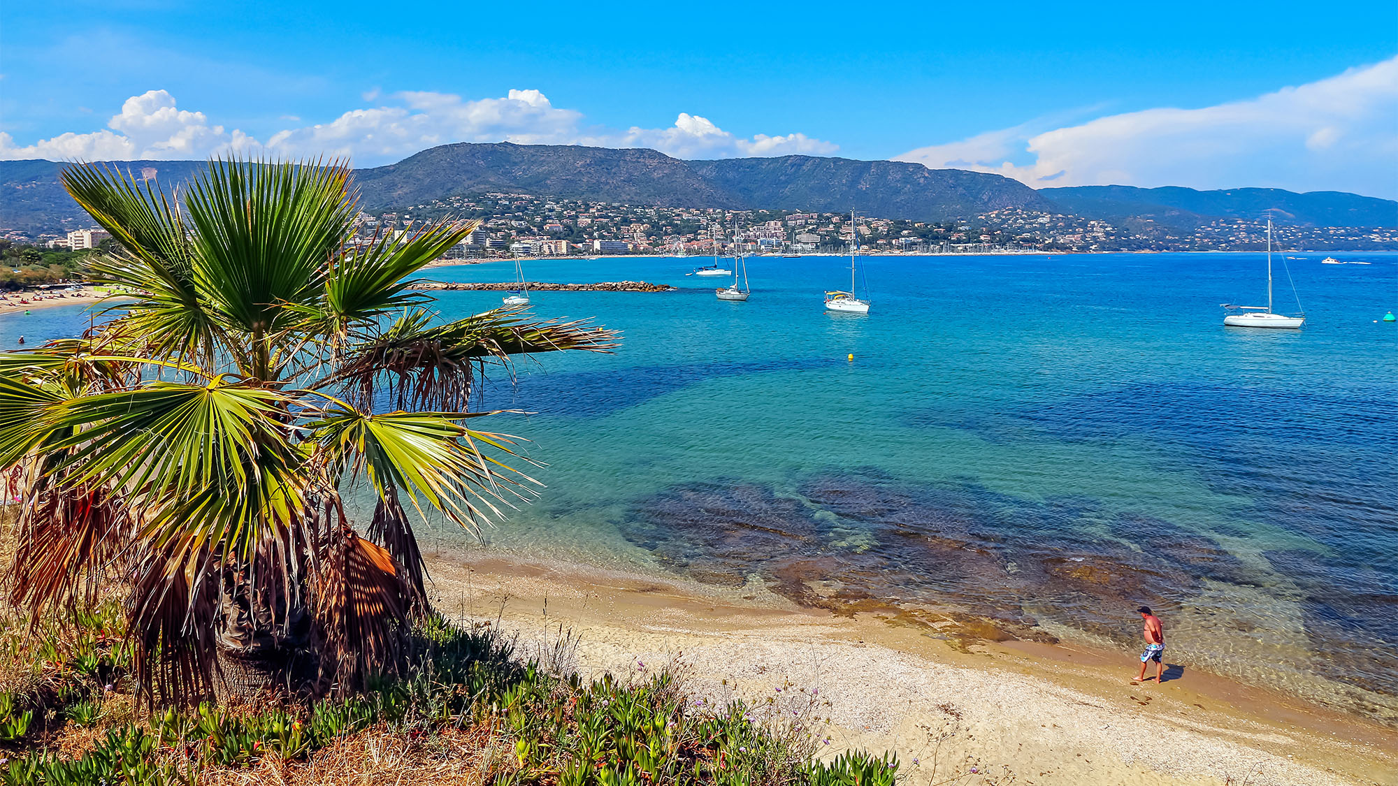 entre plages aux eaux turquoise